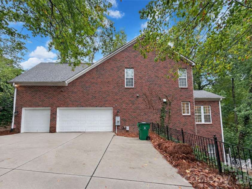 2420 Runnymede Lane, Charlotte, NC 28209.  MLS# CAR4428826, YatesRealty ID 53282. 