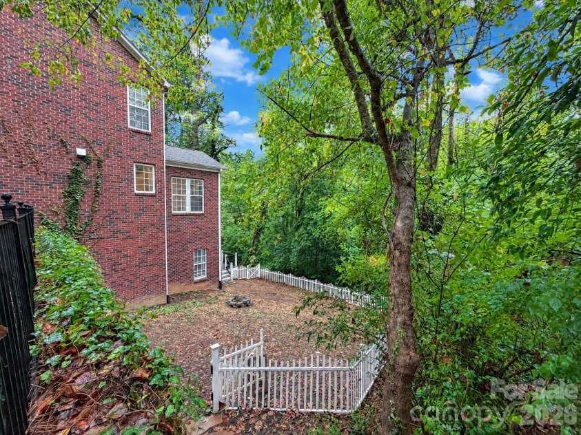 2420 Runnymede Lane, Charlotte, NC 28209.  MLS# CAR4428826, YatesRealty ID 53282. 