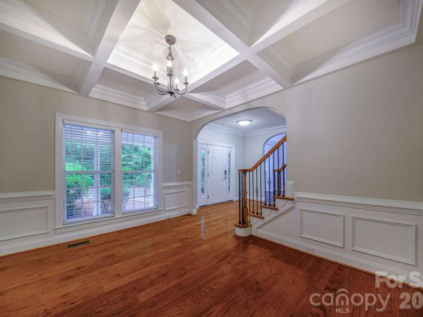2420 Runnymede Lane, Charlotte, NC 28209.  MLS# CAR4428826, YatesRealty ID 53282. 