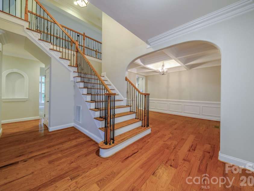 2420 Runnymede Lane, Charlotte, NC 28209.  MLS# CAR4428826, YatesRealty ID 53282. 