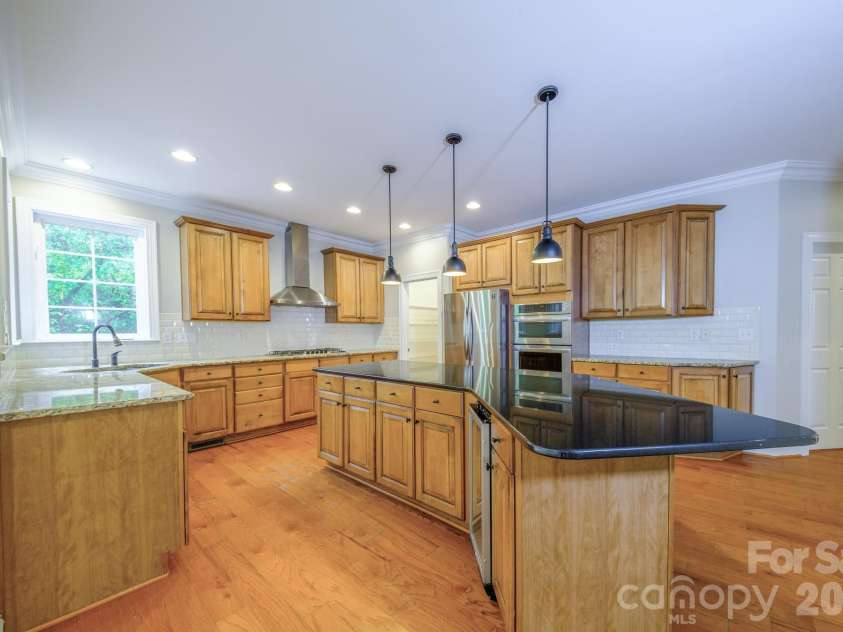 2420 Runnymede Lane, Charlotte, NC 28209.  MLS# CAR4428826, YatesRealty ID 53282. 
