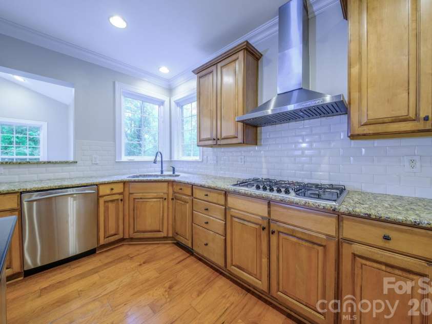 2420 Runnymede Lane, Charlotte, NC 28209.  MLS# CAR4428826, YatesRealty ID 53282. 