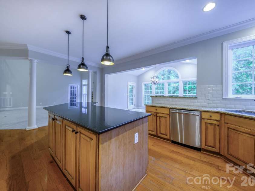 2420 Runnymede Lane, Charlotte, NC 28209.  MLS# CAR4428826, YatesRealty ID 53282. 