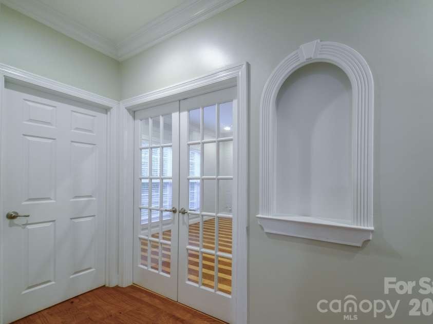 2420 Runnymede Lane, Charlotte, NC 28209.  MLS# CAR4428826, YatesRealty ID 53282. 