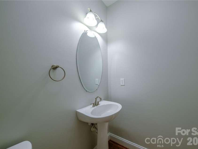 2420 Runnymede Lane, Charlotte, NC 28209.  MLS# CAR4428826, YatesRealty ID 53282. 