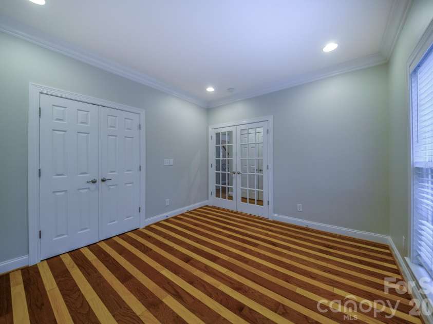 2420 Runnymede Lane, Charlotte, NC 28209.  MLS# CAR4428826, YatesRealty ID 53282. 