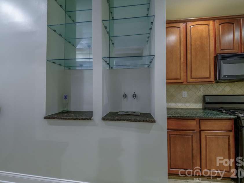 2420 Runnymede Lane, Charlotte, NC 28209.  MLS# CAR4428826, YatesRealty ID 53282. 