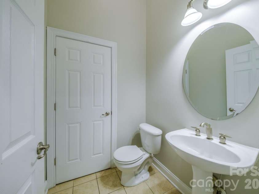 2420 Runnymede Lane, Charlotte, NC 28209.  MLS# CAR4428826, YatesRealty ID 53282. 