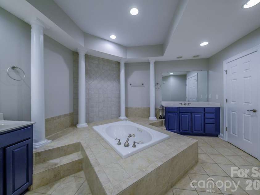 2420 Runnymede Lane, Charlotte, NC 28209.  MLS# CAR4428826, YatesRealty ID 53282. 