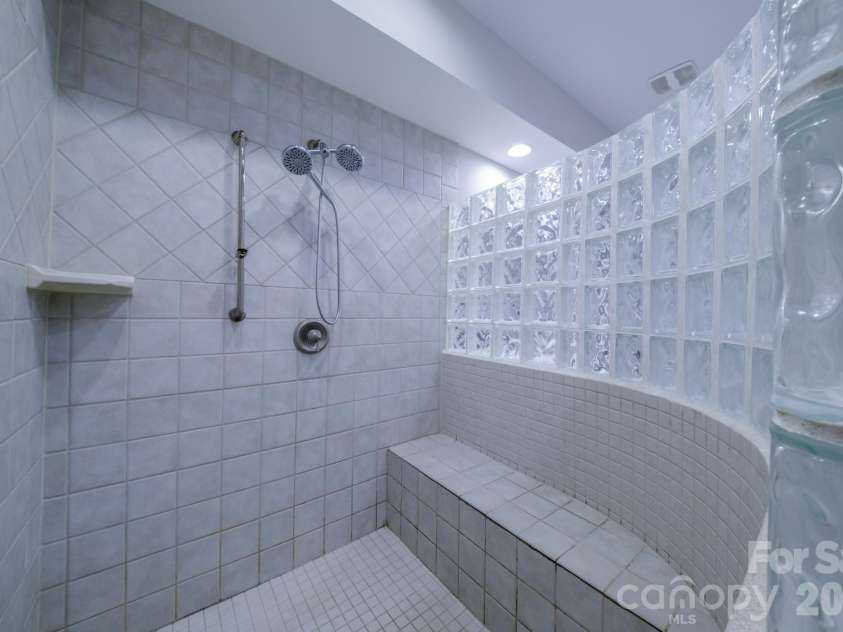 2420 Runnymede Lane, Charlotte, NC 28209.  MLS# CAR4428826, YatesRealty ID 53282. 