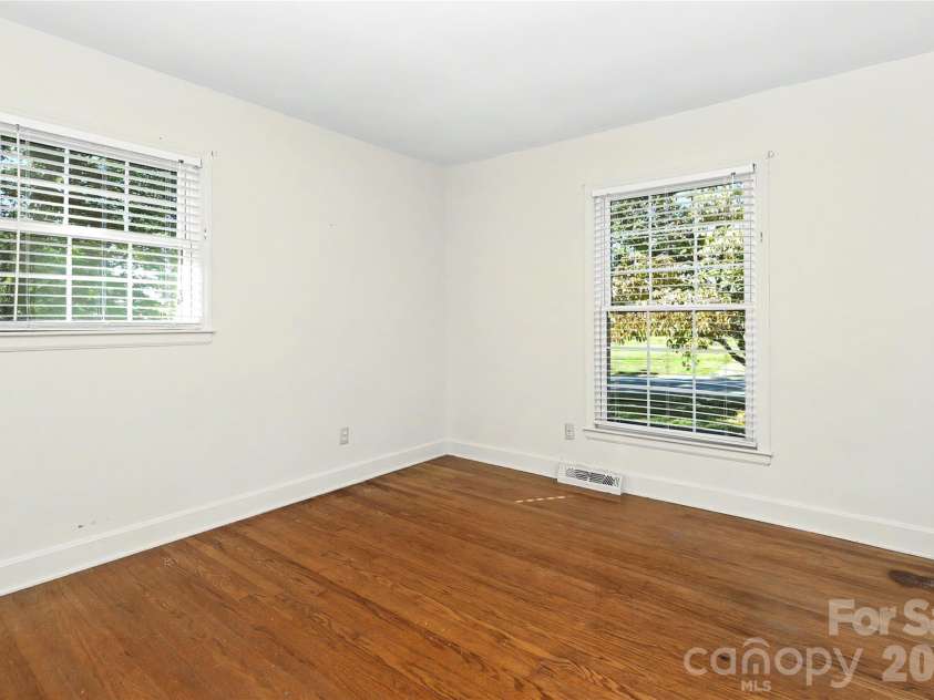 7331 Briardale Drive, Charlotte, NC 28212.  MLS# CAR4427666, YatesRealty ID 53284. 