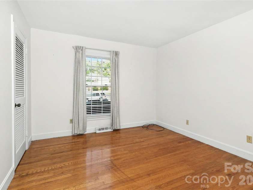 7331 Briardale Drive, Charlotte, NC 28212.  MLS# CAR4427666, YatesRealty ID 53284. 
