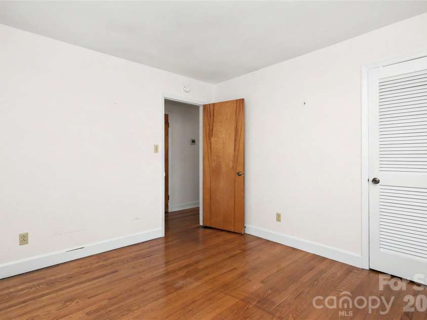 7331 Briardale Drive, Charlotte, NC 28212.  MLS# CAR4427666, YatesRealty ID 53284. 