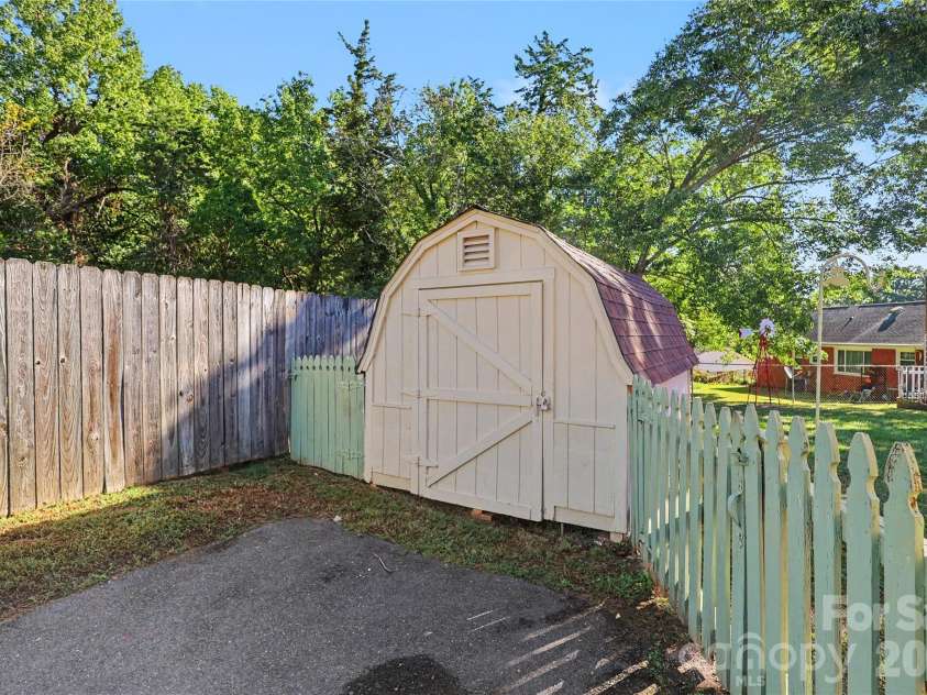 7331 Briardale Drive, Charlotte, NC 28212.  MLS# CAR4427666, YatesRealty ID 53284. 