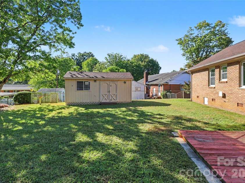 7331 Briardale Drive, Charlotte, NC 28212.  MLS# CAR4427666, YatesRealty ID 53284. 