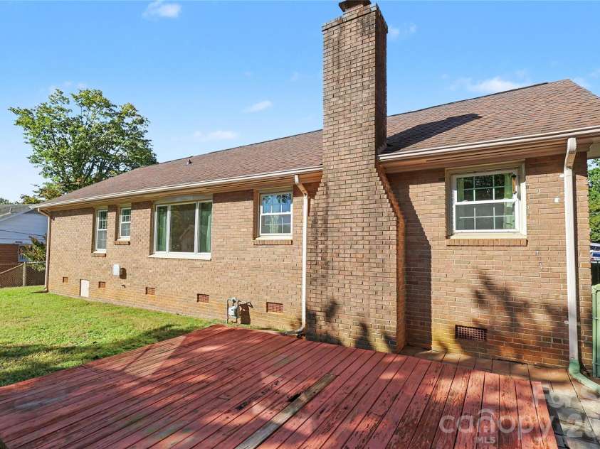 7331 Briardale Drive, Charlotte, NC 28212.  MLS# CAR4427666, YatesRealty ID 53284. 