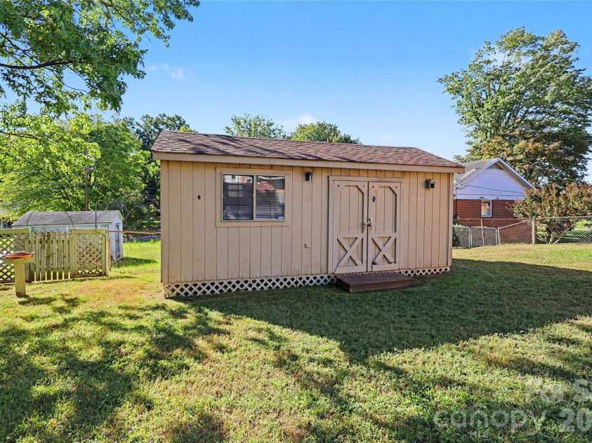 7331 Briardale Drive, Charlotte, NC 28212.  MLS# CAR4427666, YatesRealty ID 53284. 