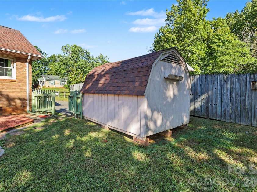7331 Briardale Drive, Charlotte, NC 28212.  MLS# CAR4427666, YatesRealty ID 53284. 