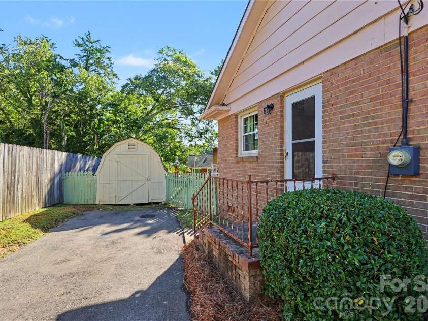 7331 Briardale Drive, Charlotte, NC 28212.  MLS# CAR4427666, YatesRealty ID 53284. 