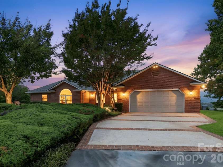 244 Mountain Valley Drive, Hendersonville, NC 28739.  MLS# CAR4425255, YatesRealty ID 53285. 