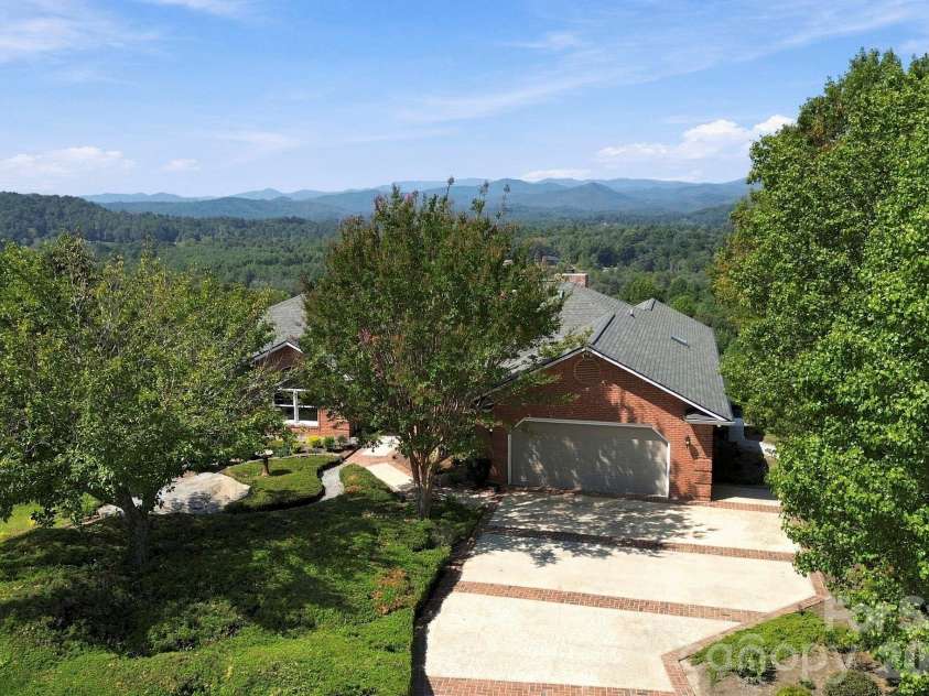 244 Mountain Valley Drive, Hendersonville, NC 28739.  MLS# CAR4425255, YatesRealty ID 53285. 