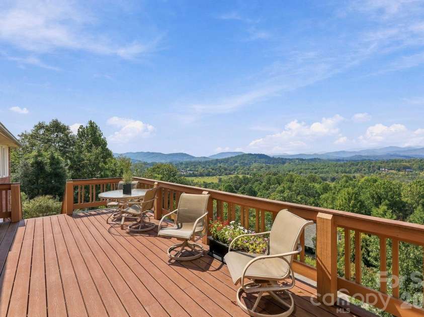 244 Mountain Valley Drive, Hendersonville, NC 28739.  MLS# CAR4425255, YatesRealty ID 53285. 