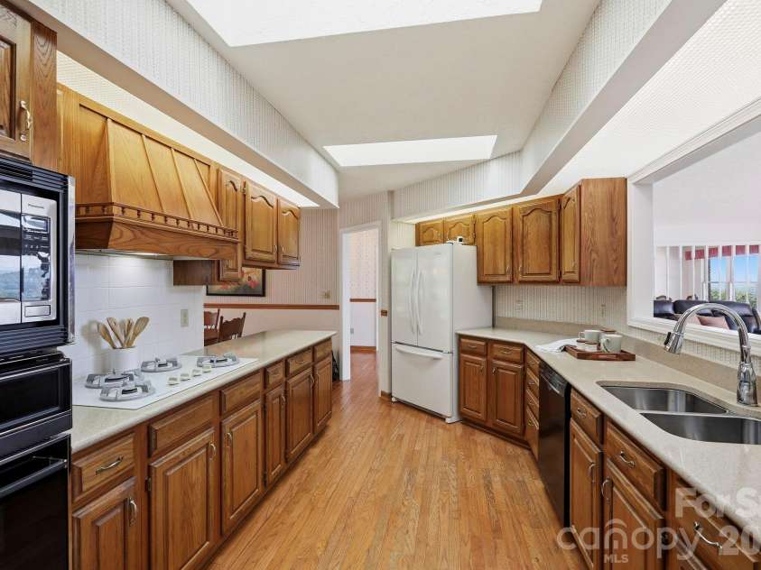 244 Mountain Valley Drive, Hendersonville, NC 28739.  MLS# CAR4425255, YatesRealty ID 53285. 