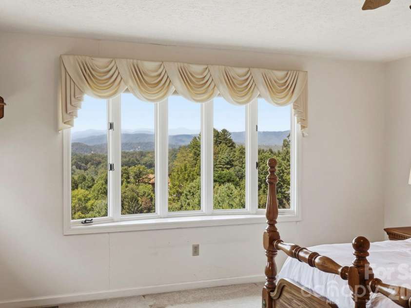 244 Mountain Valley Drive, Hendersonville, NC 28739.  MLS# CAR4425255, YatesRealty ID 53285. 