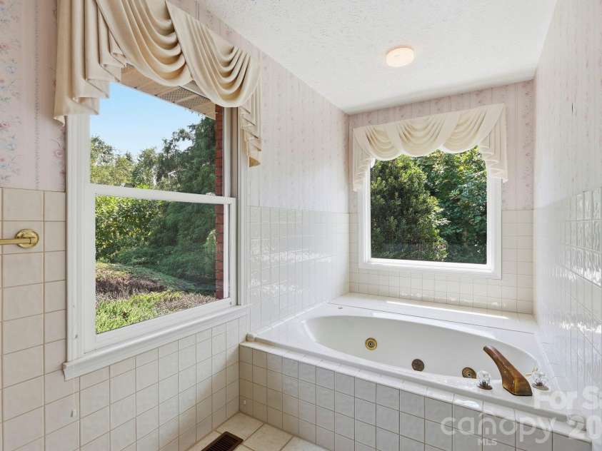 244 Mountain Valley Drive, Hendersonville, NC 28739.  MLS# CAR4425255, YatesRealty ID 53285. 