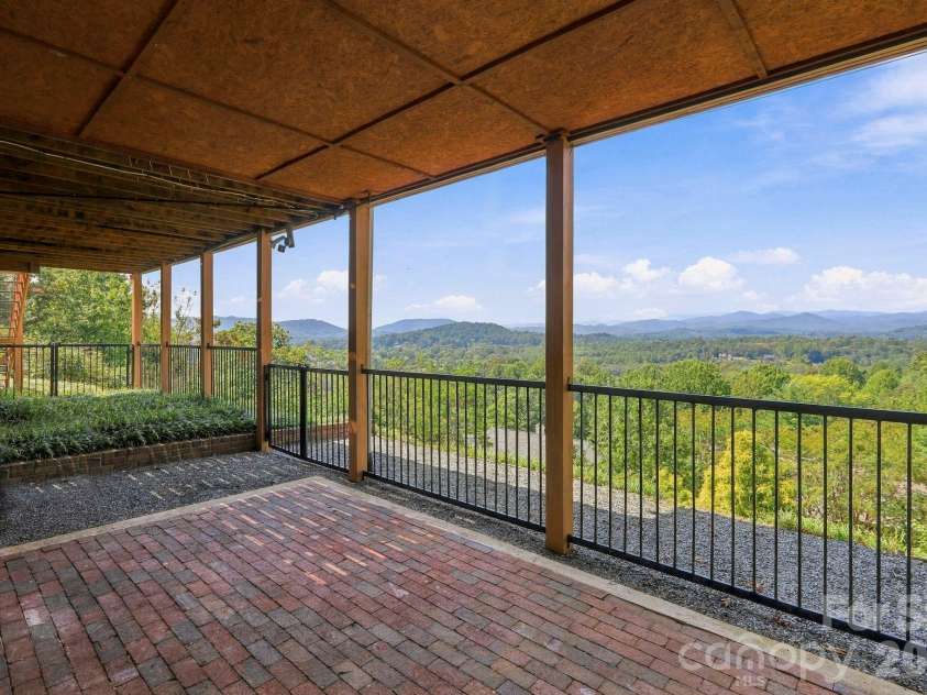 244 Mountain Valley Drive, Hendersonville, NC 28739.  MLS# CAR4425255, YatesRealty ID 53285. 