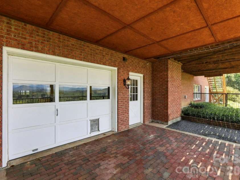244 Mountain Valley Drive, Hendersonville, NC 28739.  MLS# CAR4425255, YatesRealty ID 53285. 
