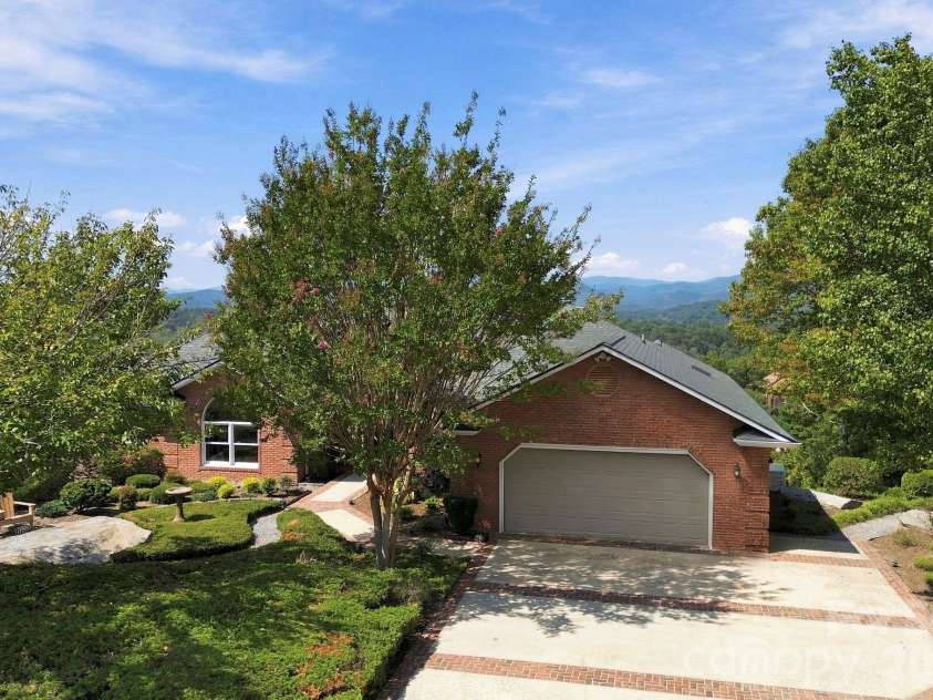 244 Mountain Valley Drive, Hendersonville, NC 28739.  MLS# CAR4425255, YatesRealty ID 53285. 