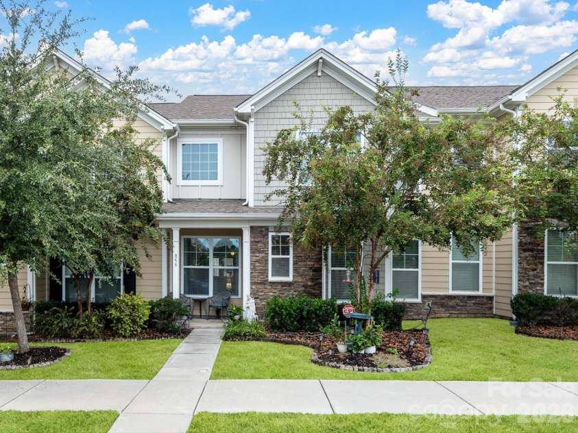 859 Pennington Drive, Lancaster, SC 29720.  MLS# CAR4427835, YatesRealty ID 53286. 
