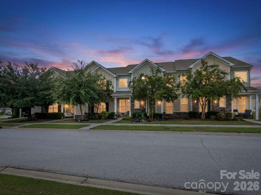 859 Pennington Drive, Lancaster, SC 29720.  MLS# CAR4427835, YatesRealty ID 53286. 