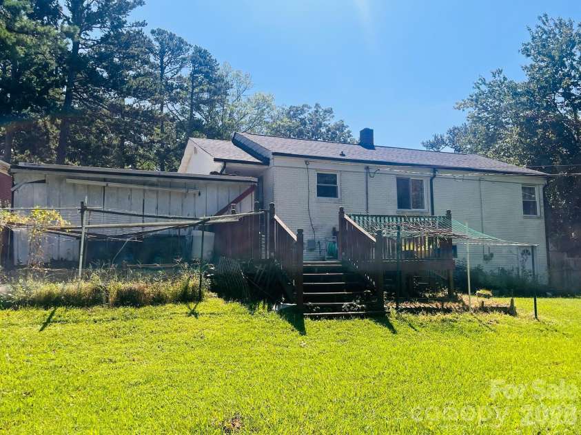 2507 Elkwood Circle, Charlotte, NC 28205.  MLS# CAR4428745, YatesRealty ID 53287. 