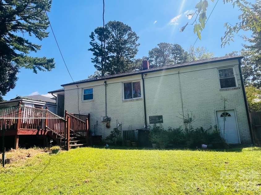 2507 Elkwood Circle, Charlotte, NC 28205.  MLS# CAR4428745, YatesRealty ID 53287. 