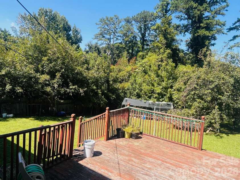 2507 Elkwood Circle, Charlotte, NC 28205.  MLS# CAR4428745, YatesRealty ID 53287. 