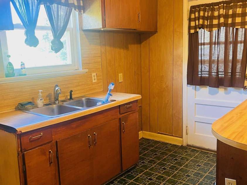 2507 Elkwood Circle, Charlotte, NC 28205.  MLS# CAR4428745, YatesRealty ID 53287. 