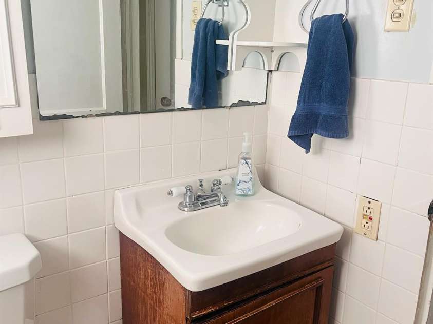 2507 Elkwood Circle, Charlotte, NC 28205.  MLS# CAR4428745, YatesRealty ID 53287. 