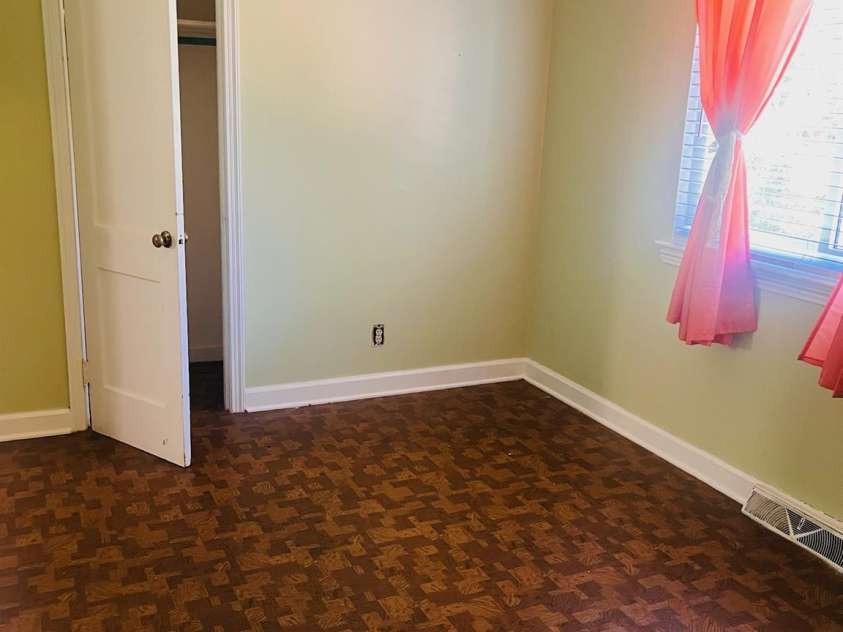 2507 Elkwood Circle, Charlotte, NC 28205.  MLS# CAR4428745, YatesRealty ID 53287. 