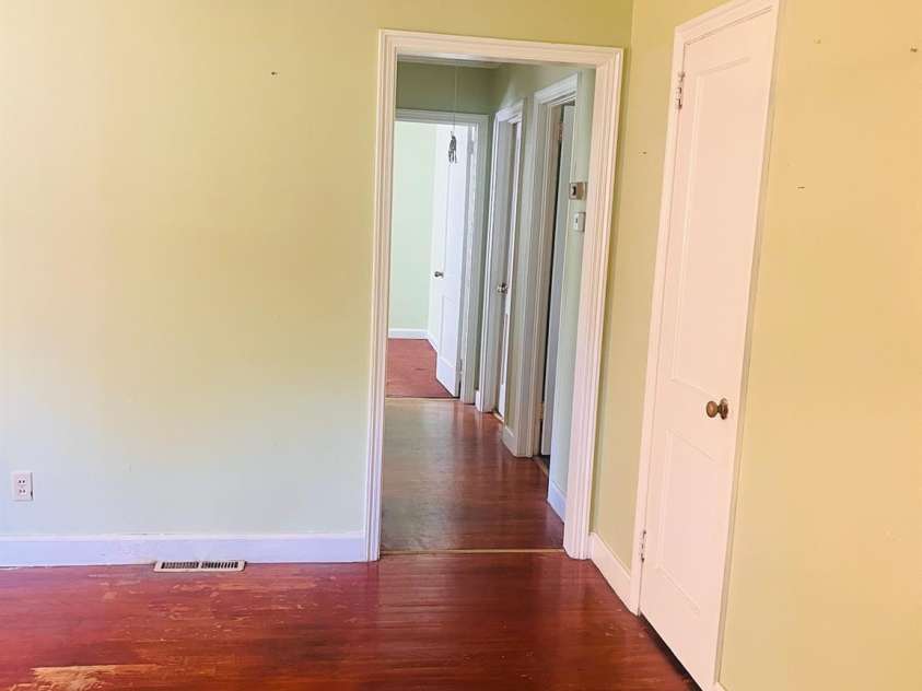2507 Elkwood Circle, Charlotte, NC 28205.  MLS# CAR4428745, YatesRealty ID 53287. 
