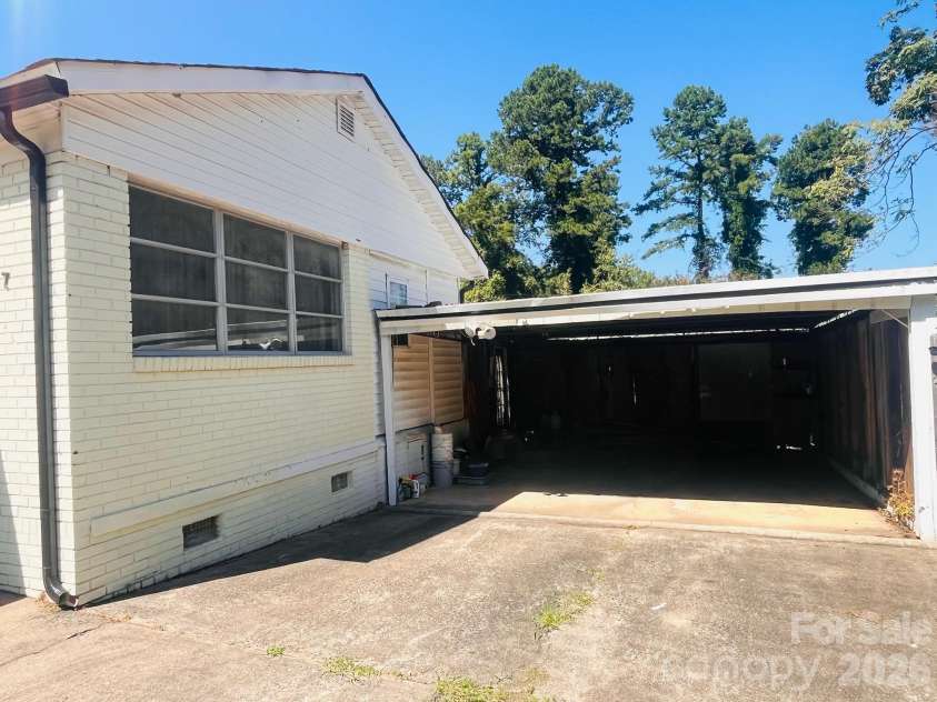 2507 Elkwood Circle, Charlotte, NC 28205.  MLS# CAR4428745, YatesRealty ID 53287. 
