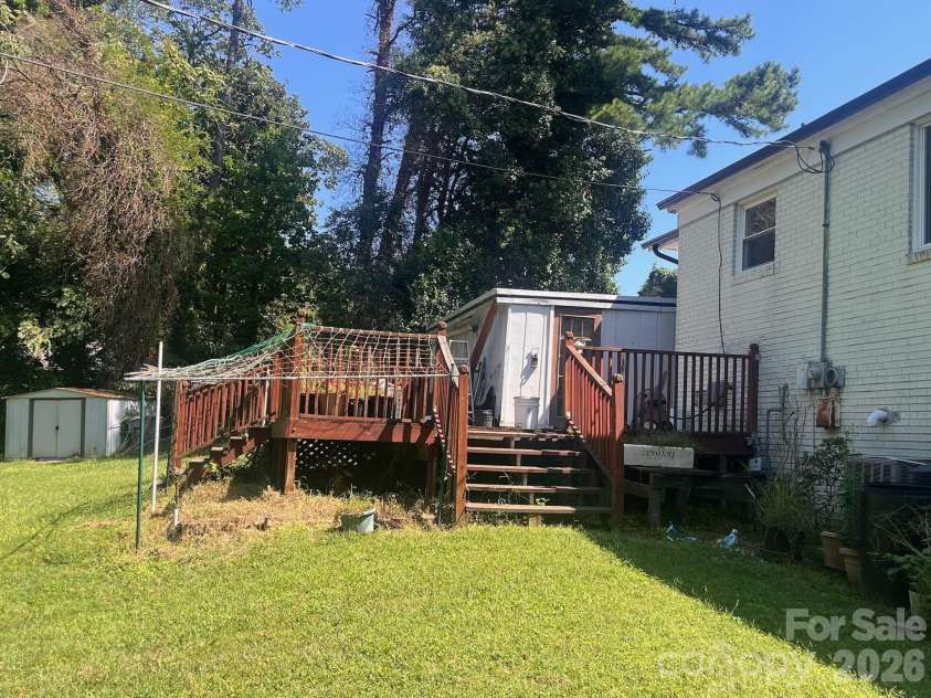 2507 Elkwood Circle, Charlotte, NC 28205.  MLS# CAR4428745, YatesRealty ID 53287. 