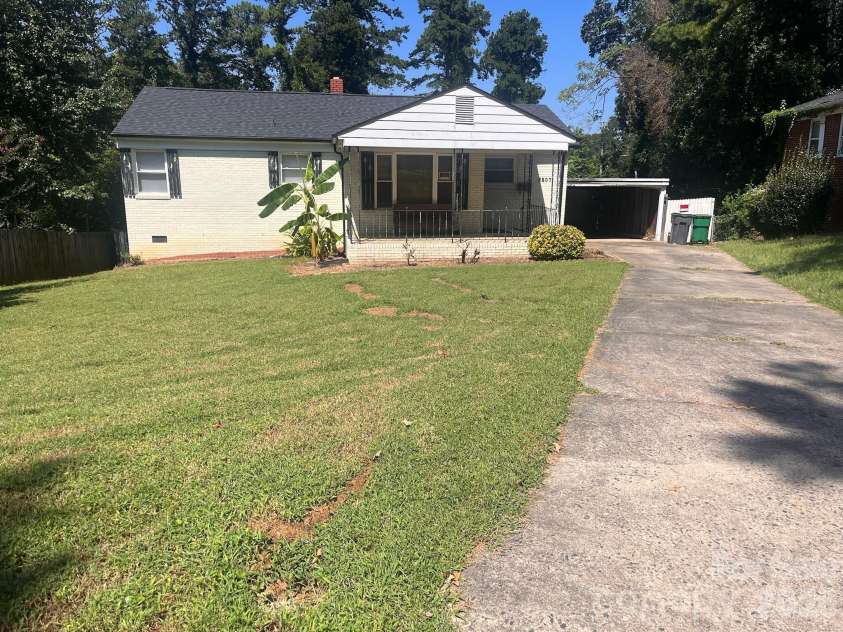 2507 Elkwood Circle, Charlotte, NC 28205.  MLS# CAR4428745, YatesRealty ID 53287. 