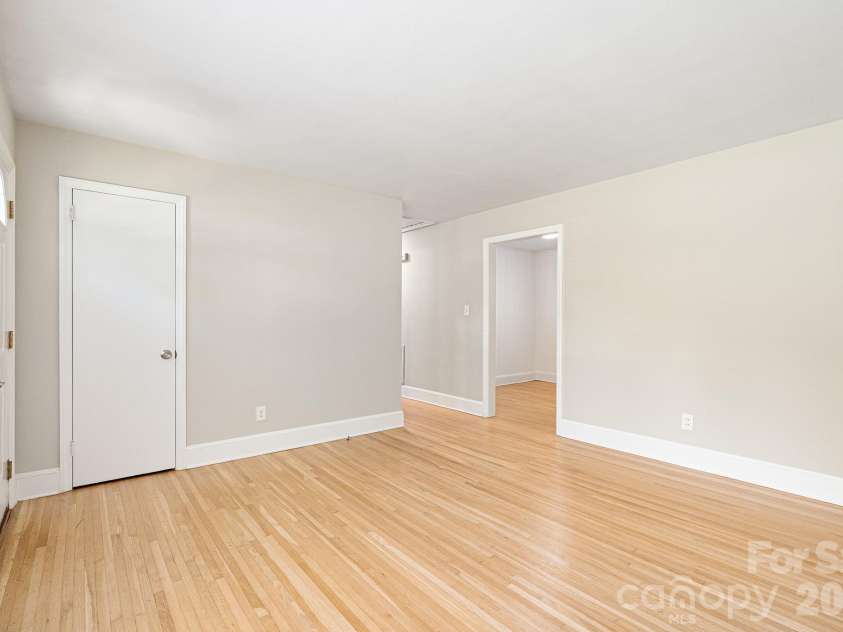 1914 Kilborne Drive, Charlotte, NC 28205.  MLS# CAR4428533, YatesRealty ID 53289. 