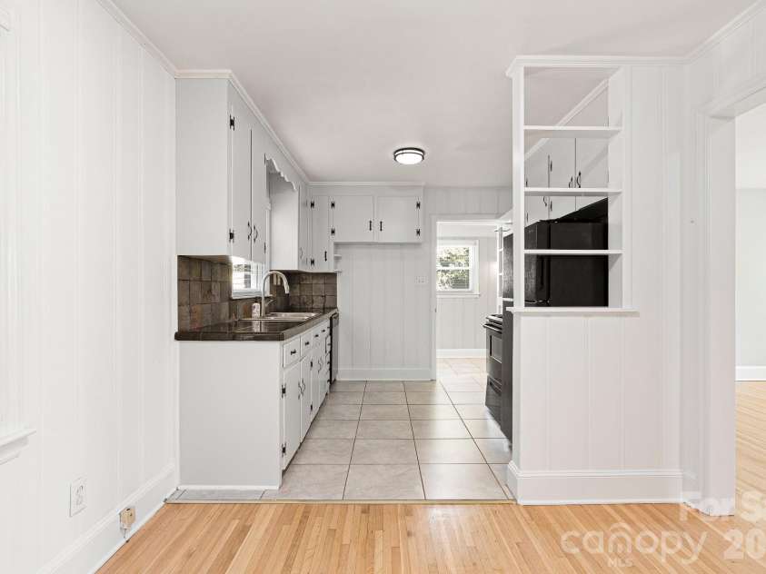 1914 Kilborne Drive, Charlotte, NC 28205.  MLS# CAR4428533, YatesRealty ID 53289. 