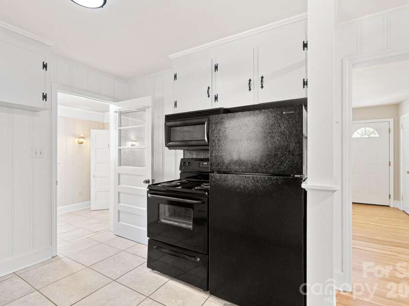 1914 Kilborne Drive, Charlotte, NC 28205.  MLS# CAR4428533, YatesRealty ID 53289. 