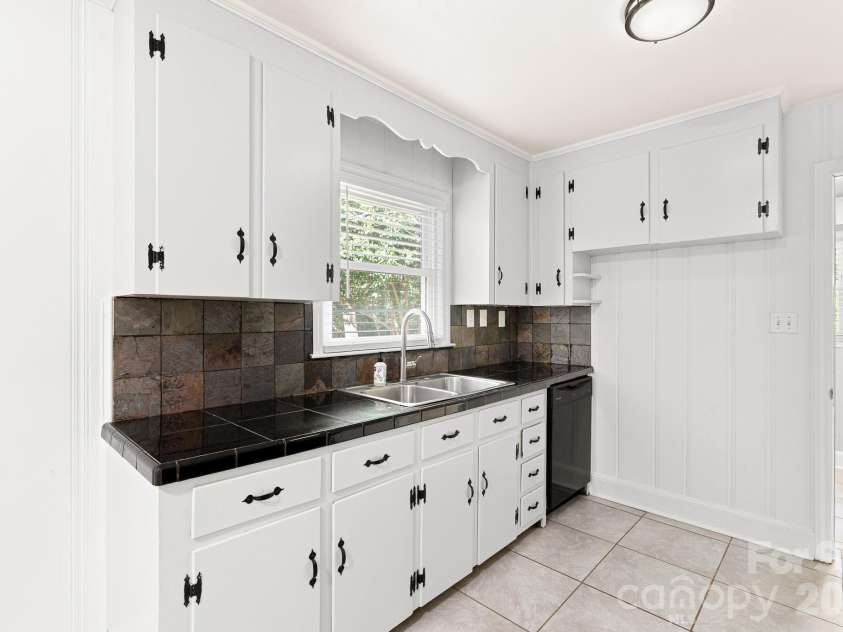 1914 Kilborne Drive, Charlotte, NC 28205.  MLS# CAR4428533, YatesRealty ID 53289. 