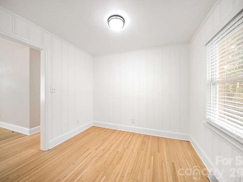 1914 Kilborne Drive, Charlotte, NC 28205.  MLS# CAR4428533, YatesRealty ID 53289. 