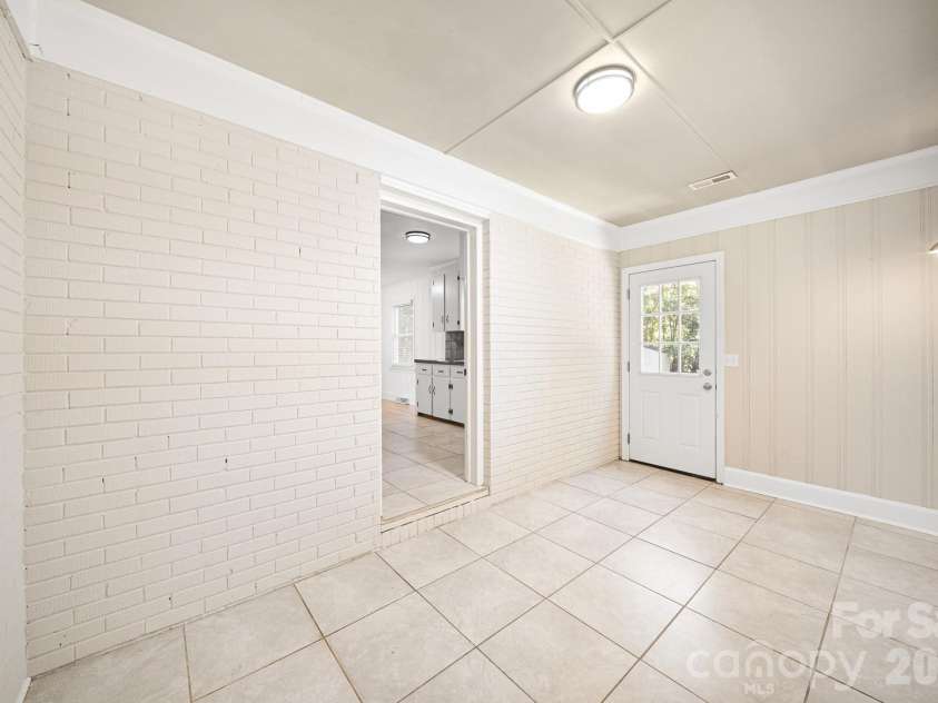 1914 Kilborne Drive, Charlotte, NC 28205.  MLS# CAR4428533, YatesRealty ID 53289. 